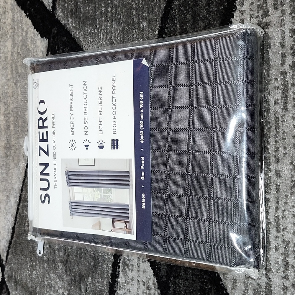 SUN ZERO BLACK THERMAL LINED ONE CURTAIN PANEL ENERGY-EFFICIENT NOISE REDUCTION